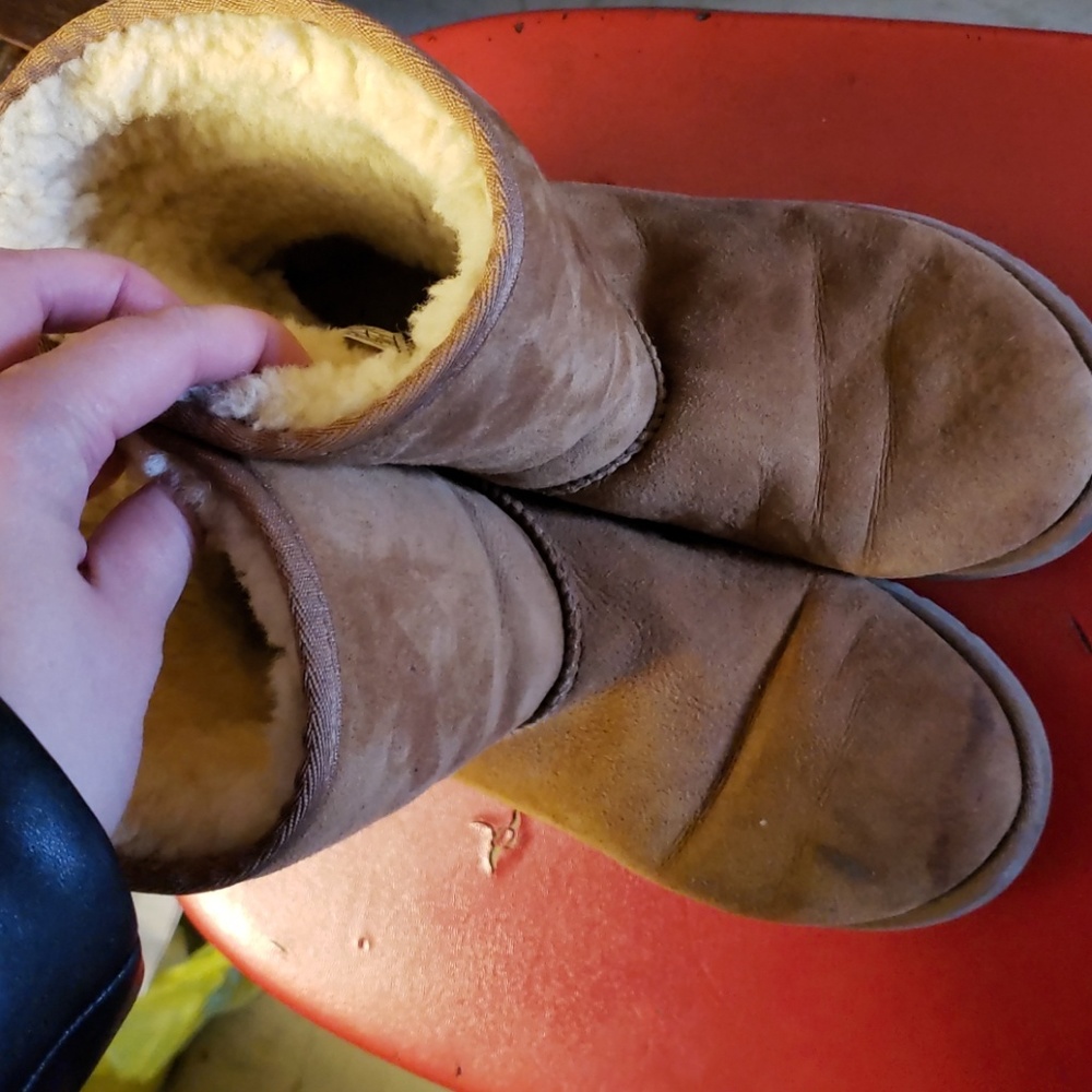 UGGS size 5 Kids